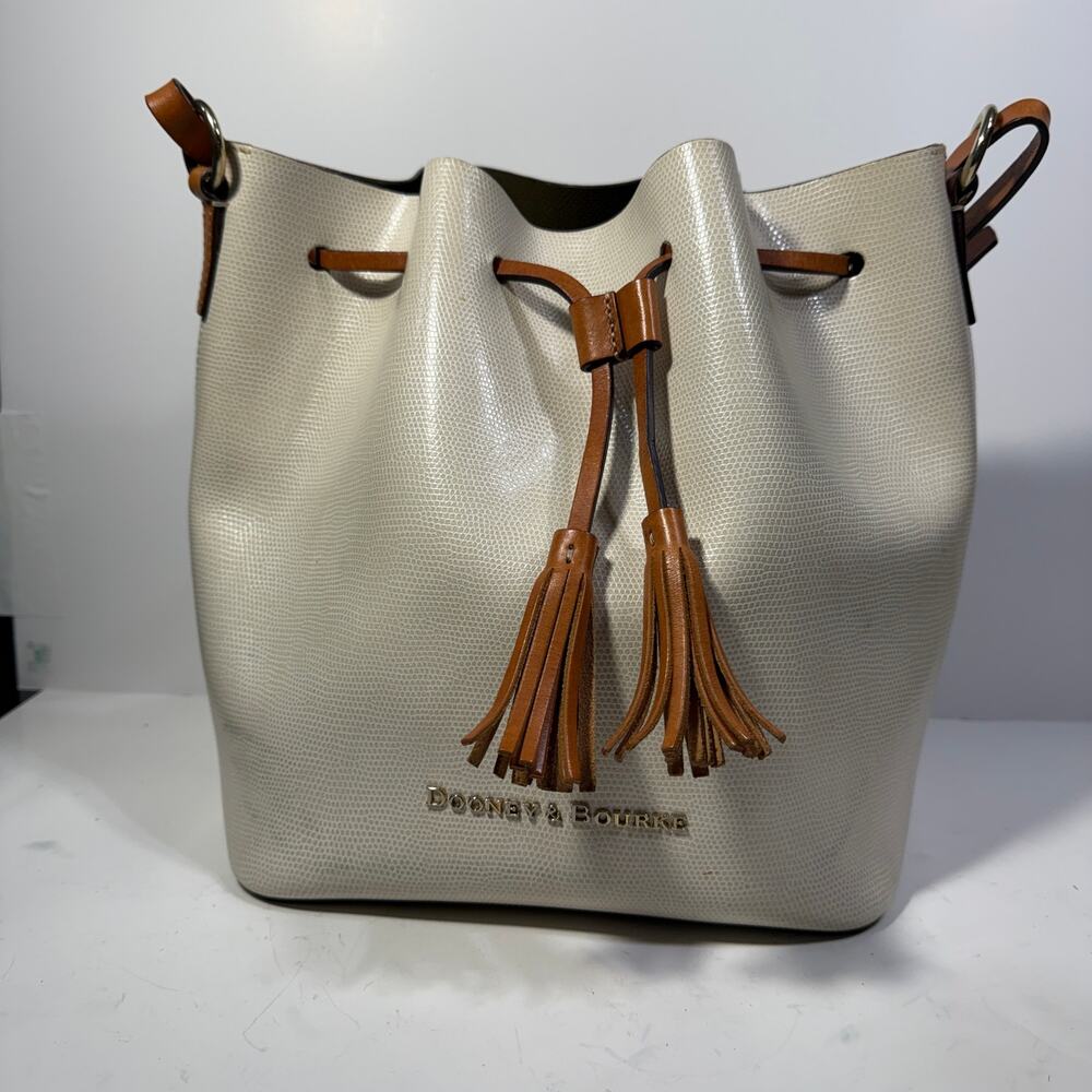 Dooney & Bourke Serena Tassel Cream Green Interior Bucket Bag Old Money Peppy